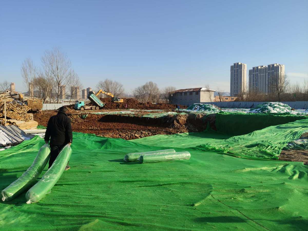 筑牢绿色屏障，守护蓝天白云——市住建局全面加强秋季园林绿化在建工程扬尘管控